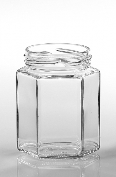 Glas 6-kant 250 gr/191 ml 3990 st/pall inkl lock 58 mm BPAni NPA avgift ingr i gruppen Burkar Kartong Etiketter / Glasburkar hos LP:S Biodling AB (111662LP)