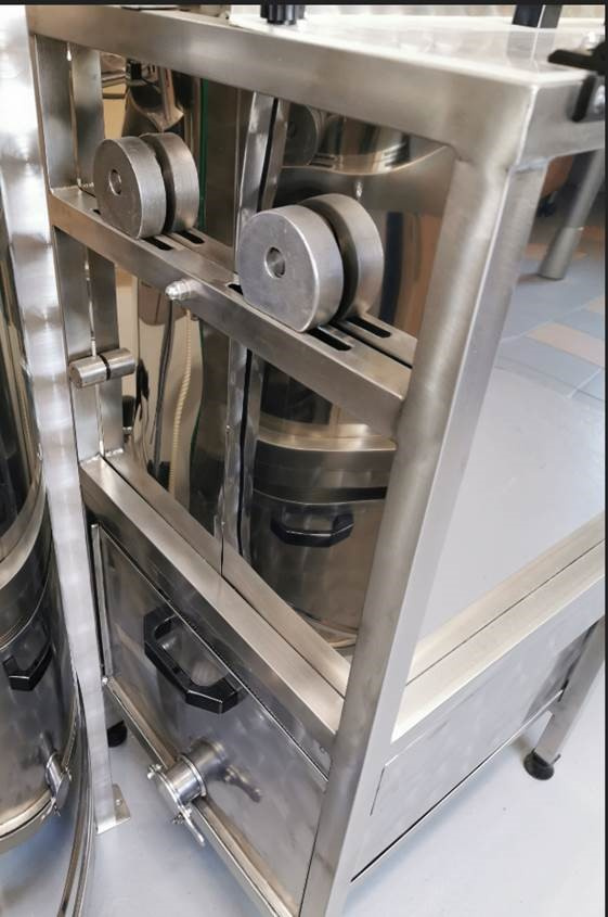 Avt�ckningsmaskin Langstroth med stativ och uppsamlingsl�da LP:s