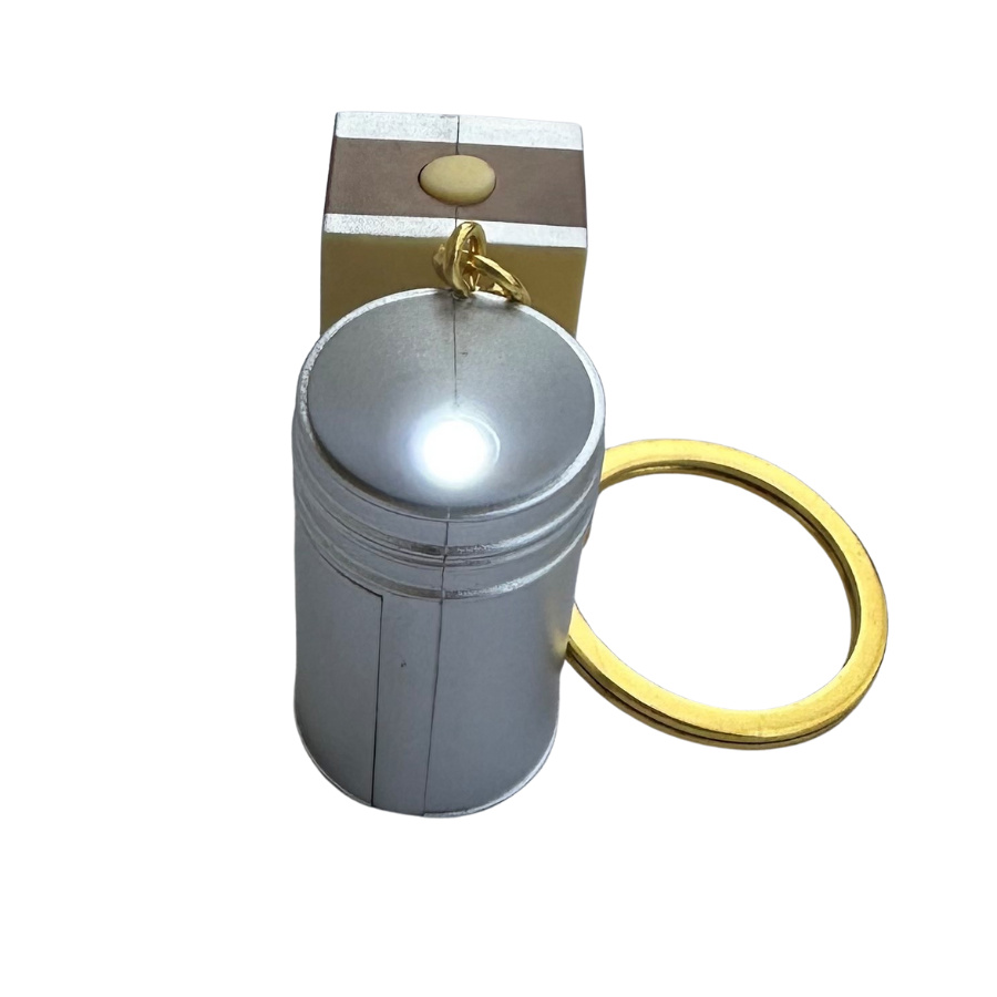 Nyckelring R�kpust med ficklampa